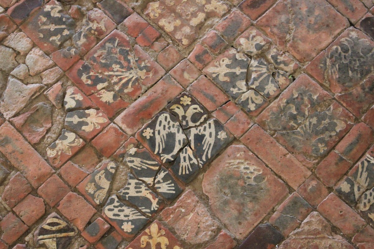 Старинная плитка