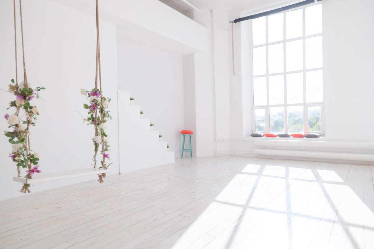 Белая стена