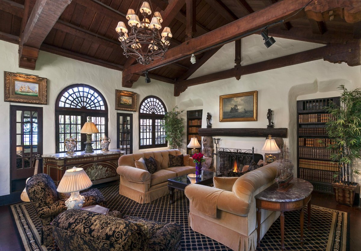 Гостиная в средневековом стиле