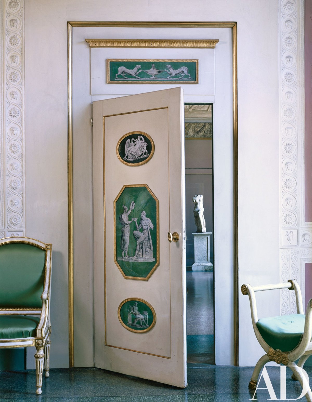 Прихожая сталинский Ампир