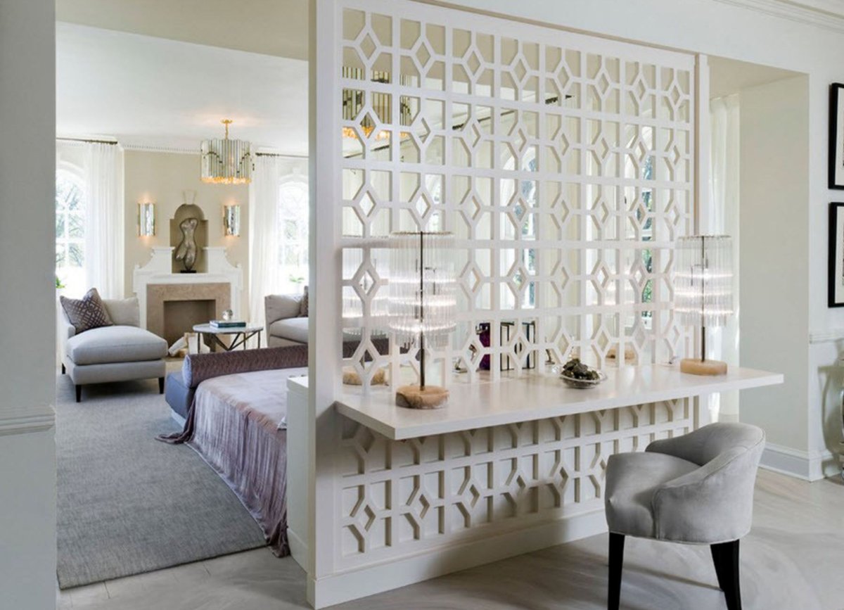 Деревянная перегородка для зонирования комнаты