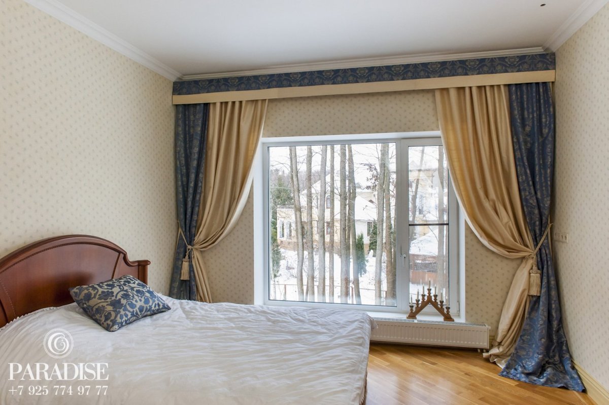 Карниз в спальню