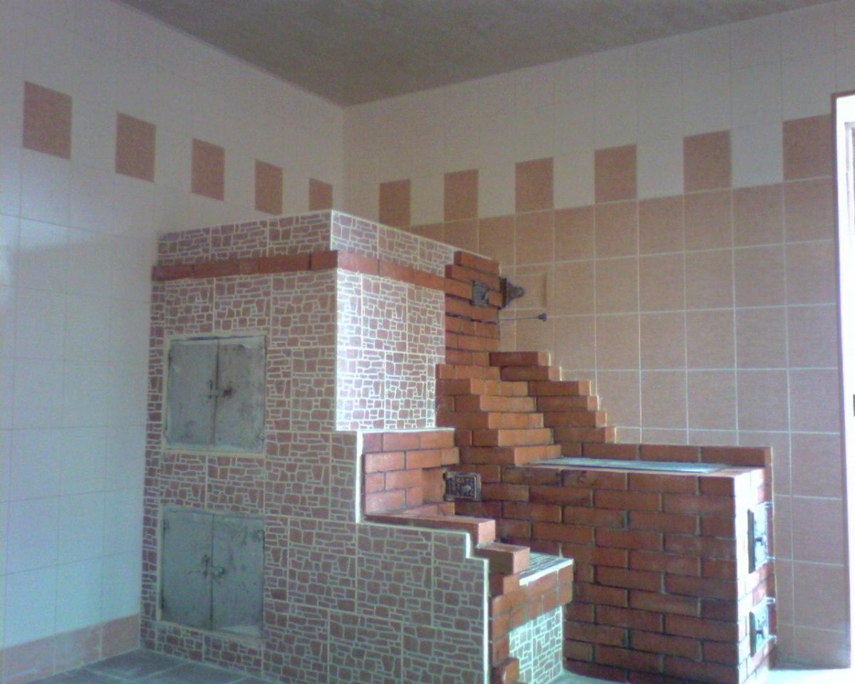 Печь кирпичная с изразцами