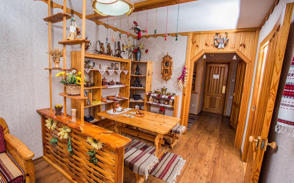 Полки в украинском стиле