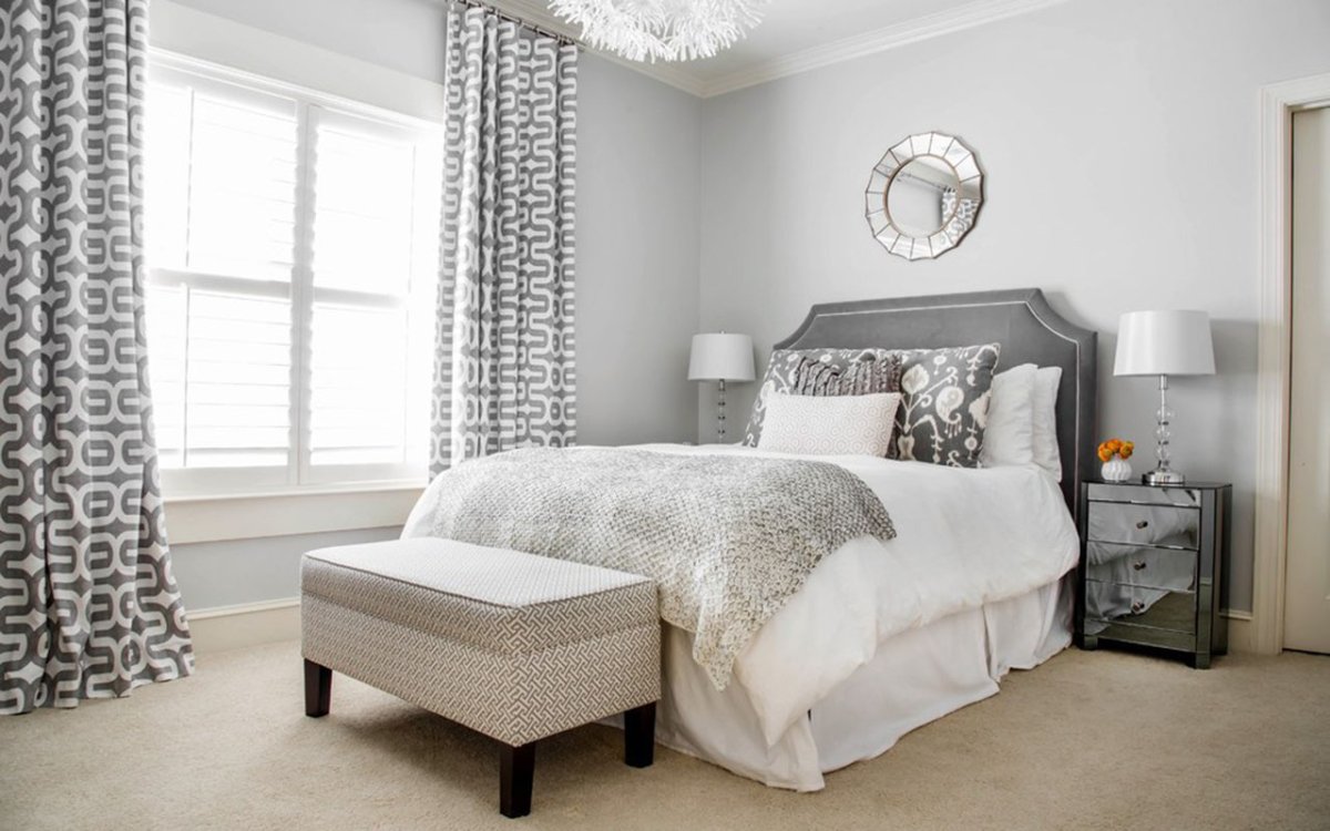 Светло серая спальня
