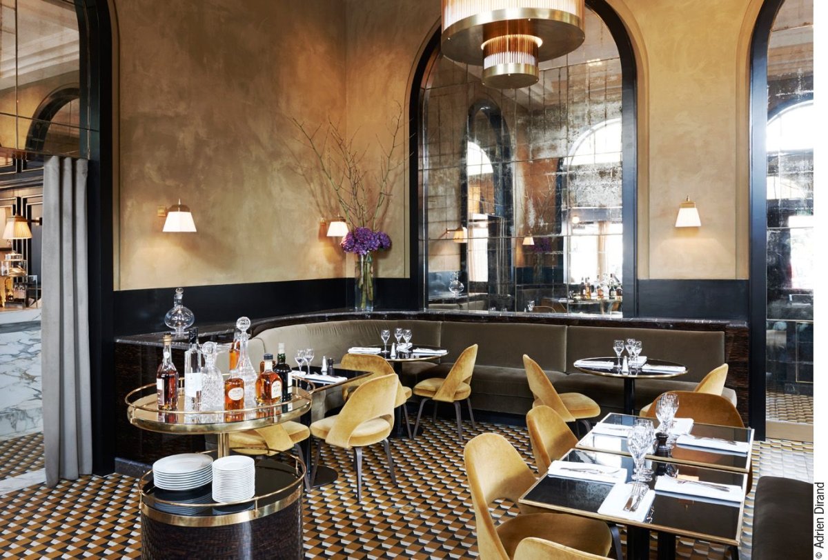 Кафе Брассерия в Париже