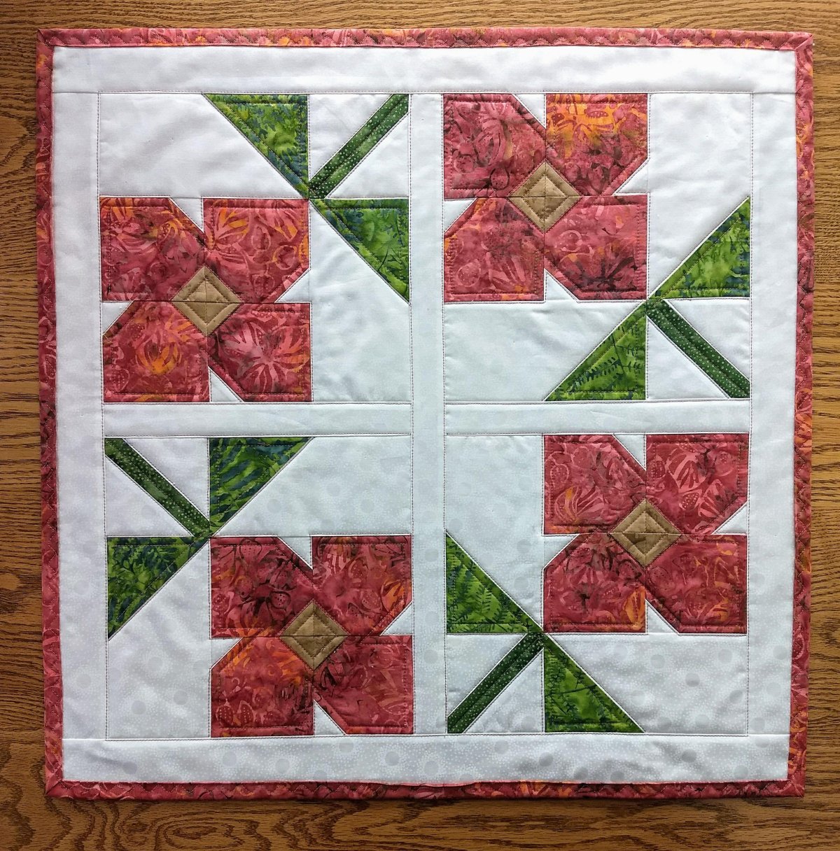 Лоскутная скатерть на круглый стол