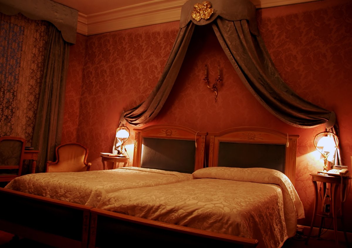 Готическая Королевская спальня