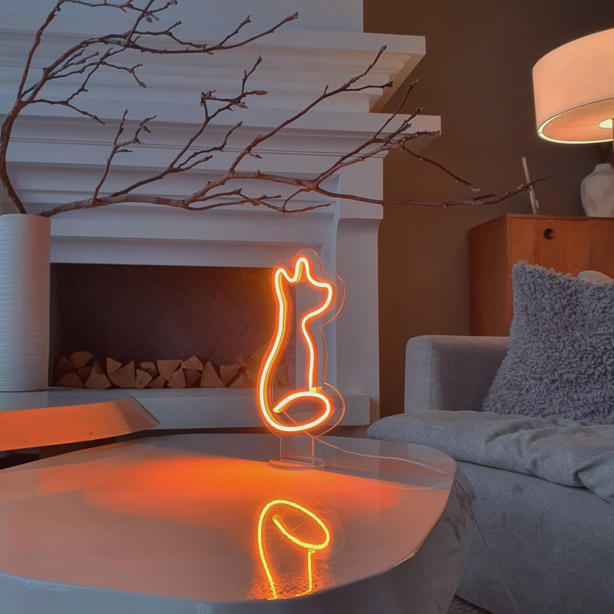 Неоновая вывеска собака