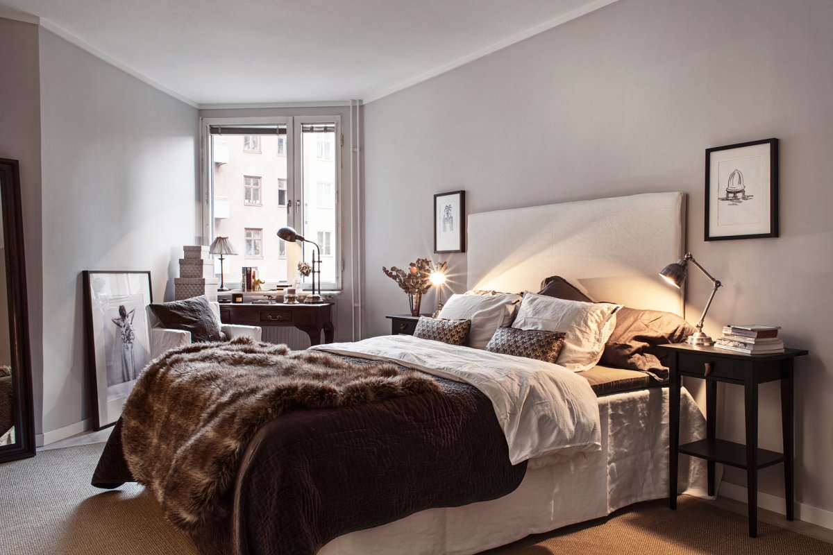 Однотонные стены в спальне