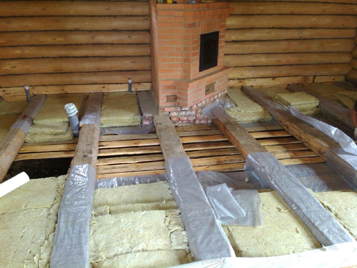 Монтаж чернового пола на лагах в деревянном доме