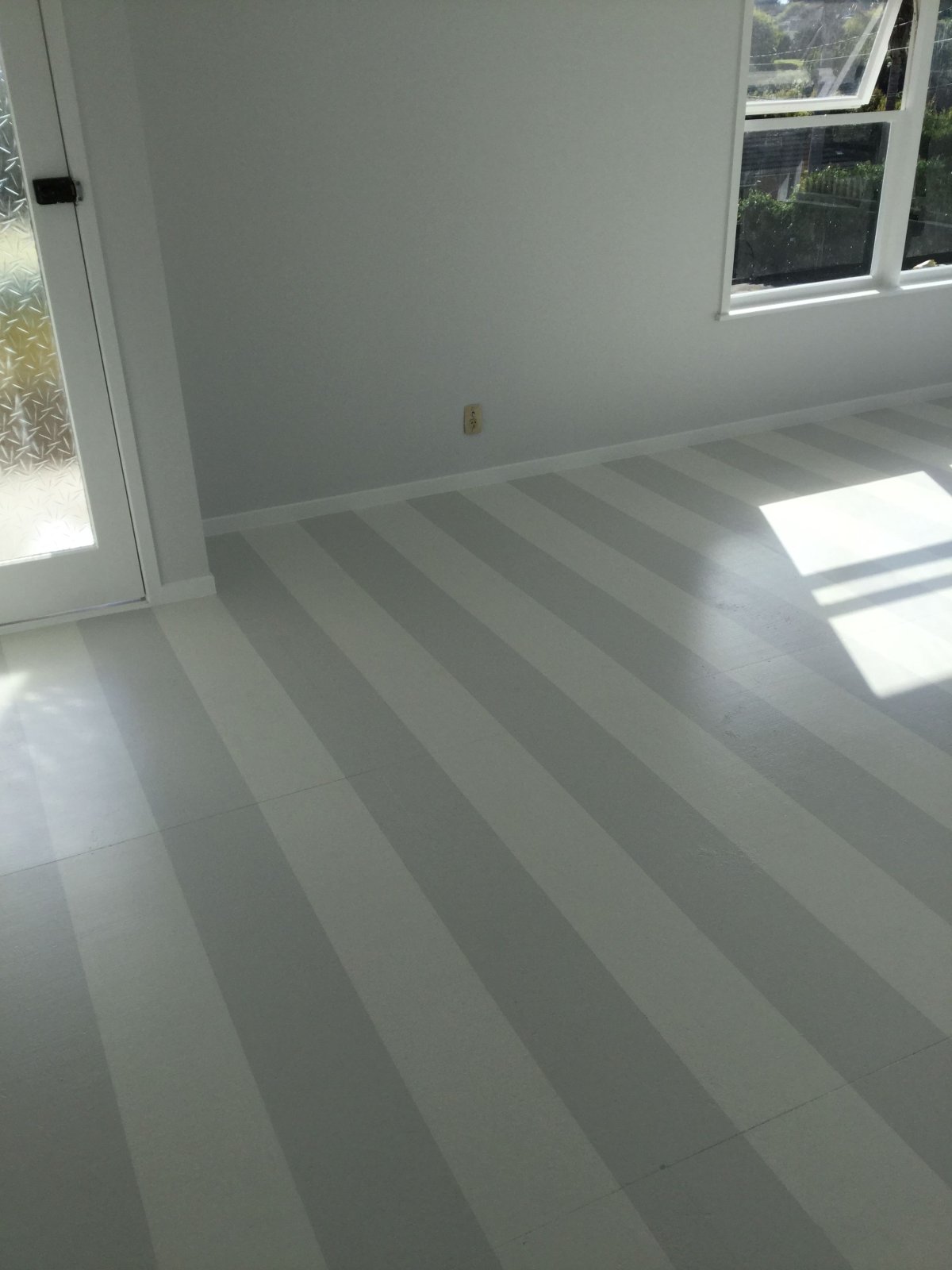 Серый пол покрасить