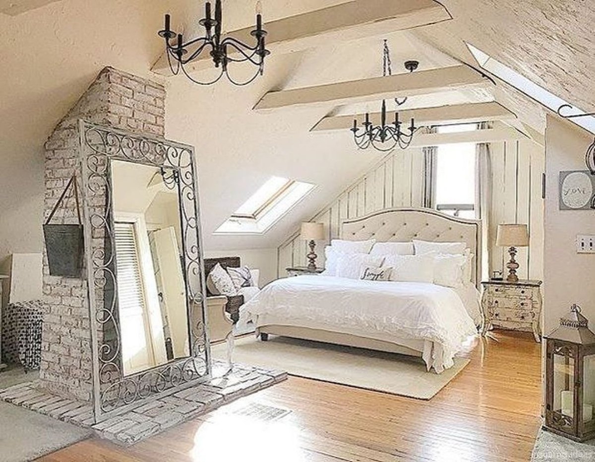Спальня на мансарде в стиле Прованс