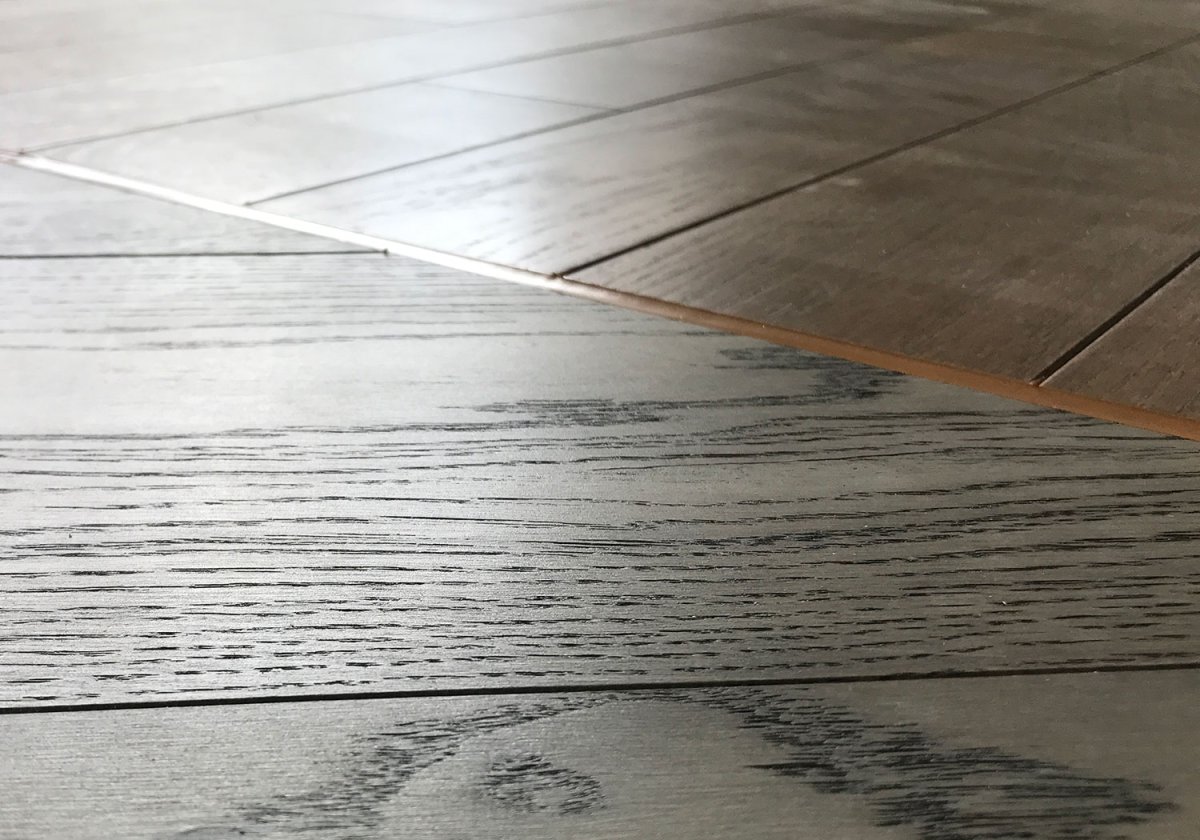 Стык плитки и ламината без порожка