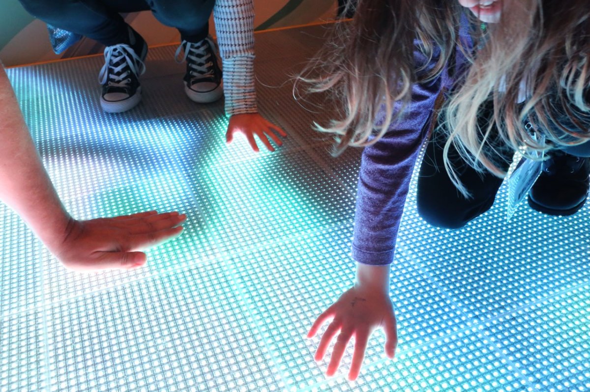 Напольный светодиодный экран