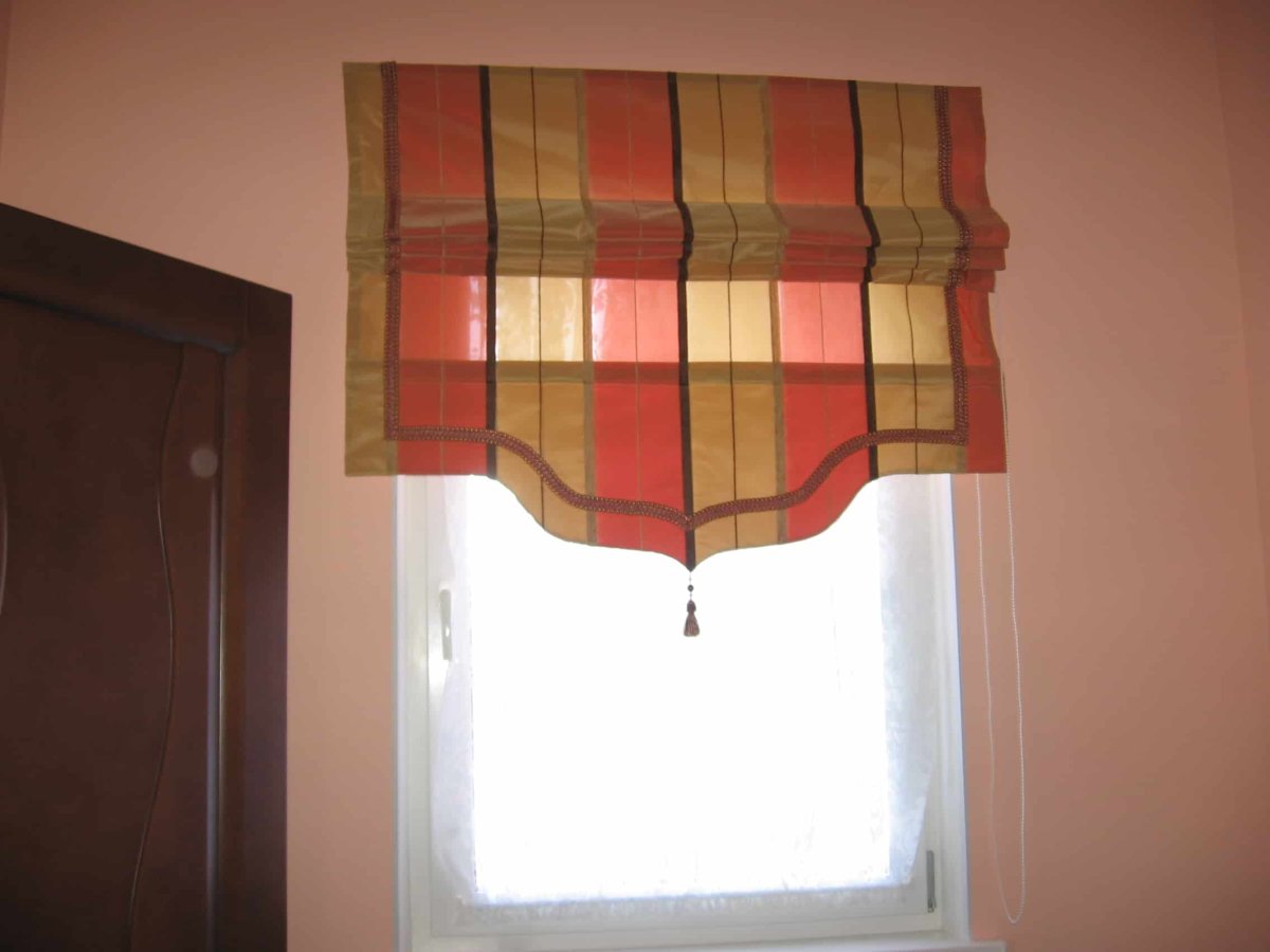 Римская штора с фигурным низом