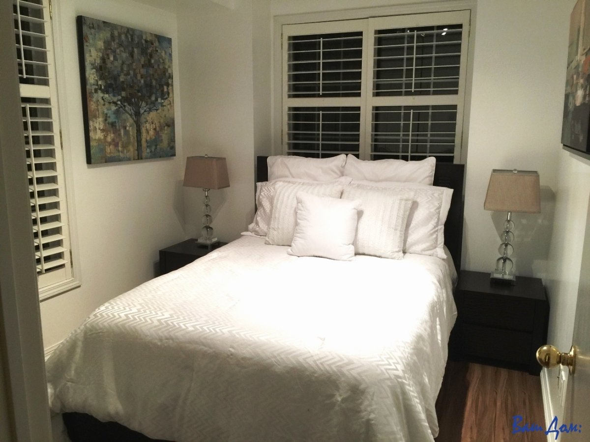 Спальня с навесными шкафами