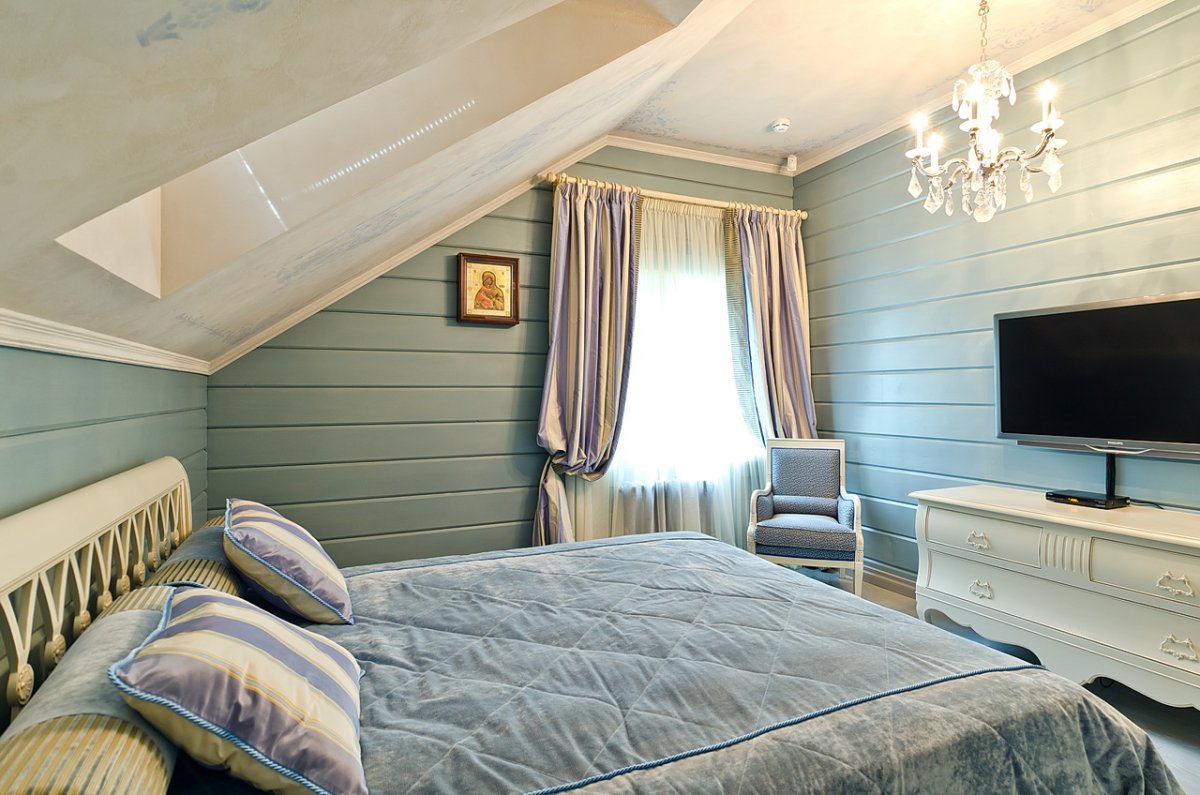 Потолок евровагонка в деревянном доме