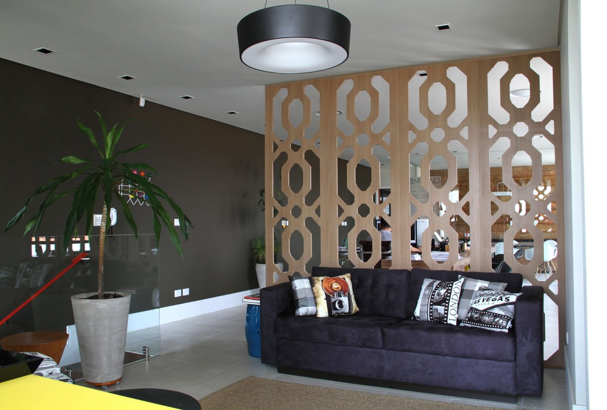 Декоративная перегородка перевести на румынский