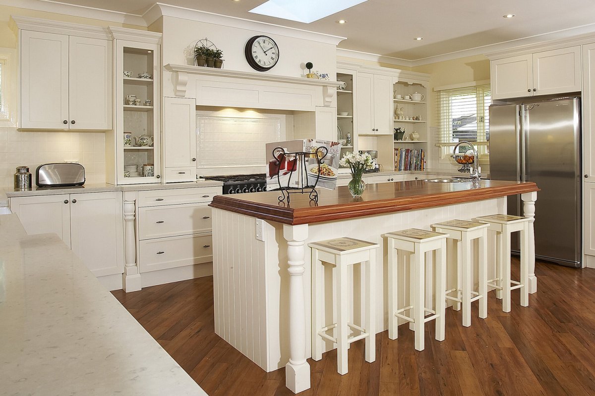 Кухня в стиле Прованс с островом