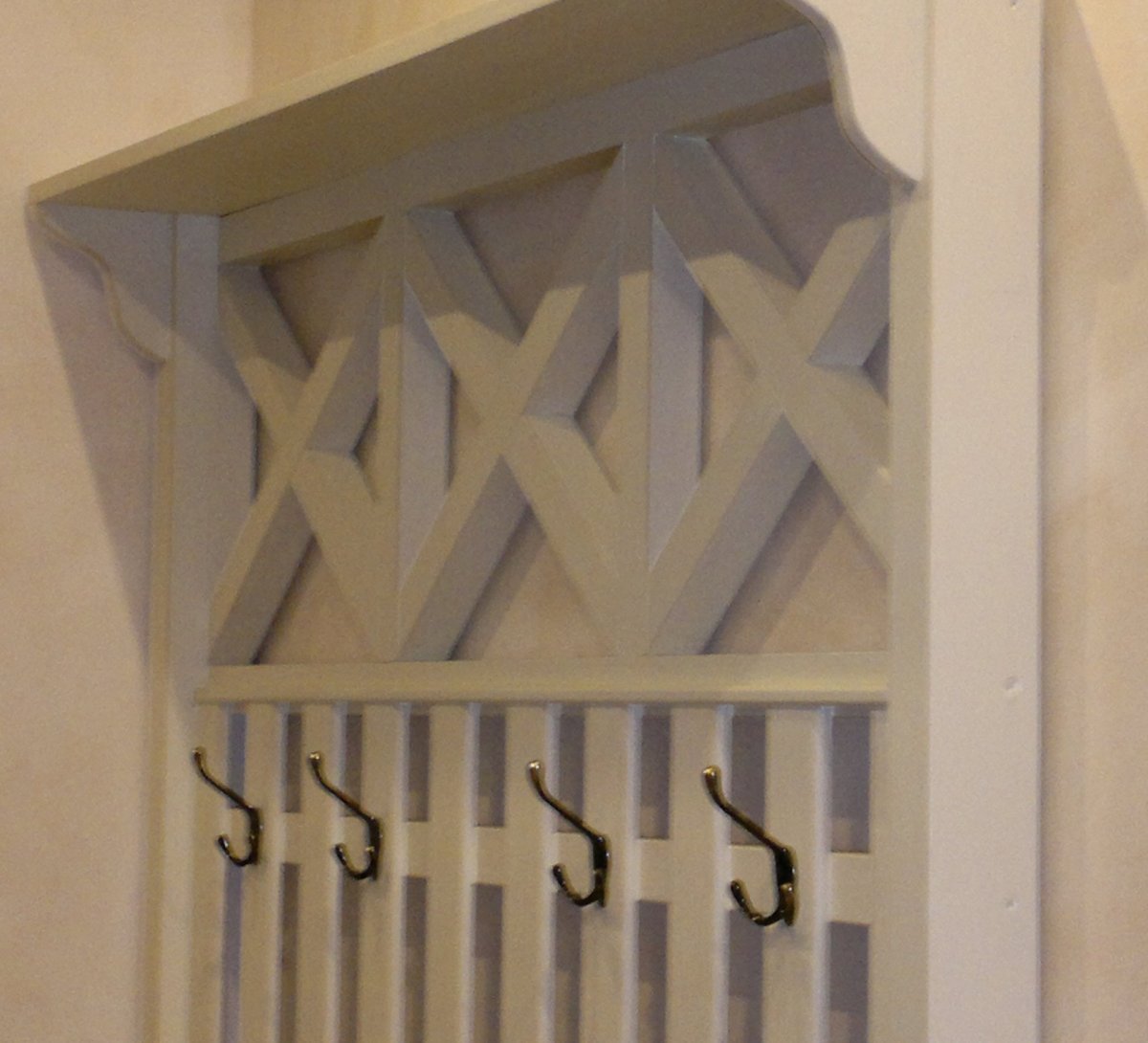 Прихожая с крестами