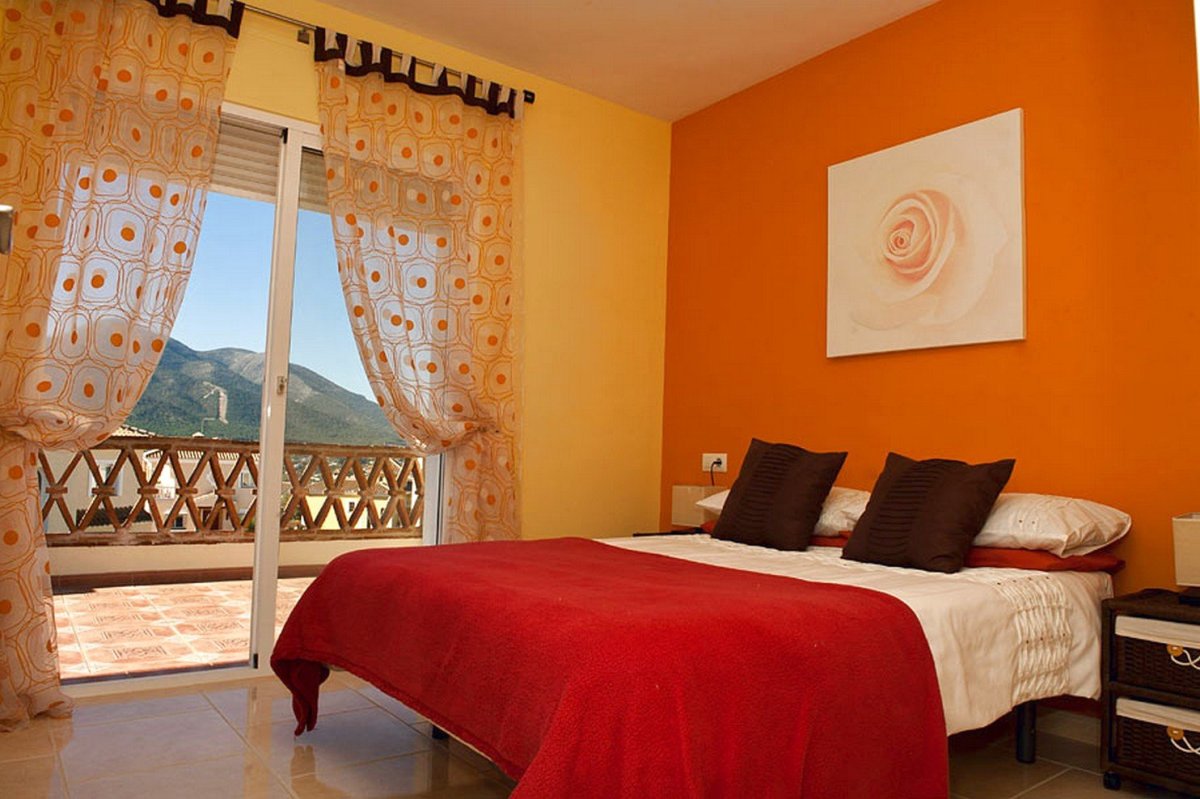 Оранжевый цвет в интерьере