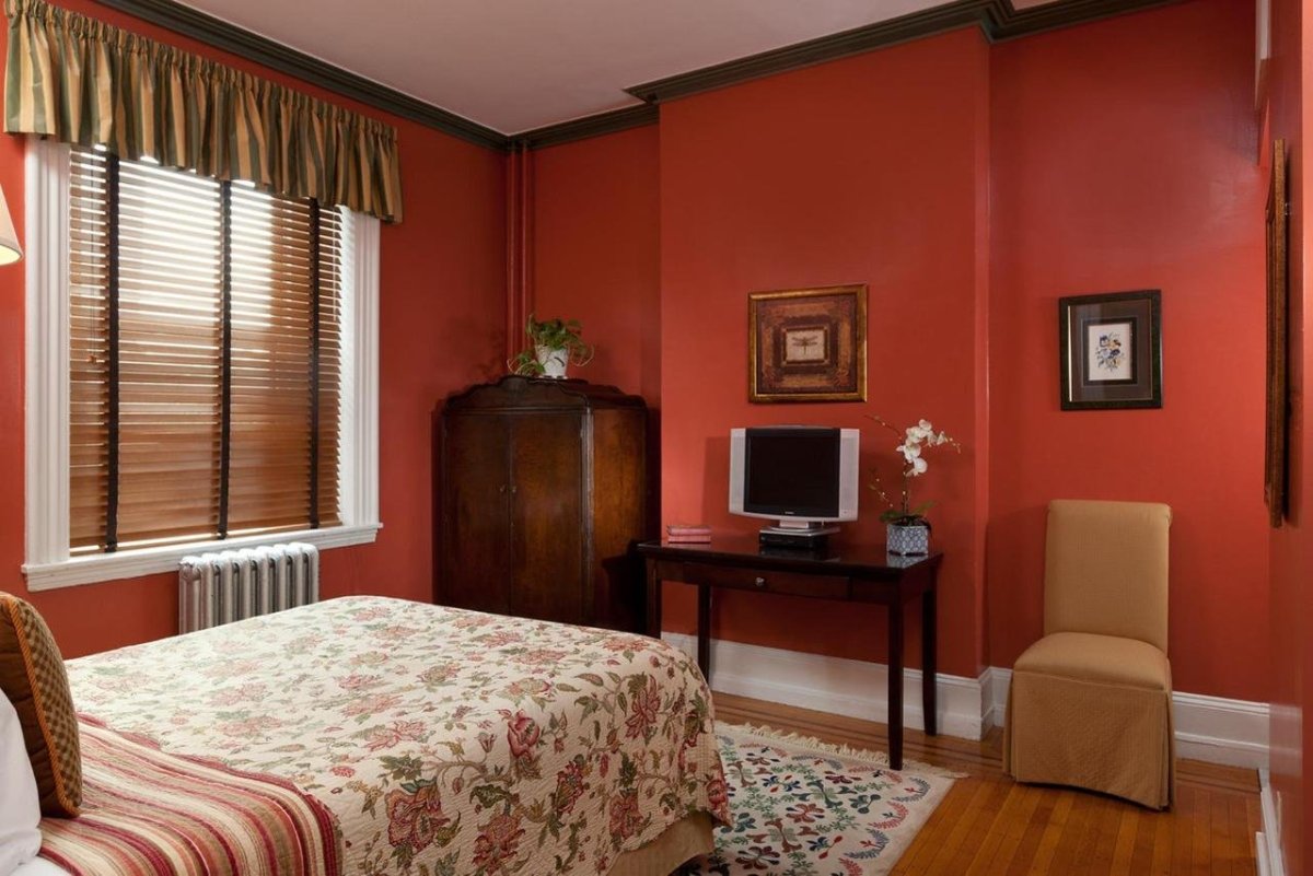 Терракотовая спальня