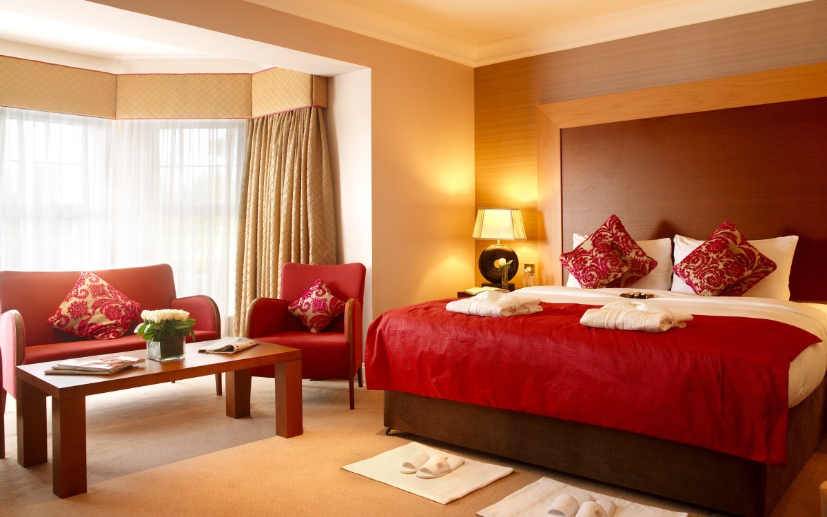 Спальня в терракотовых тонах