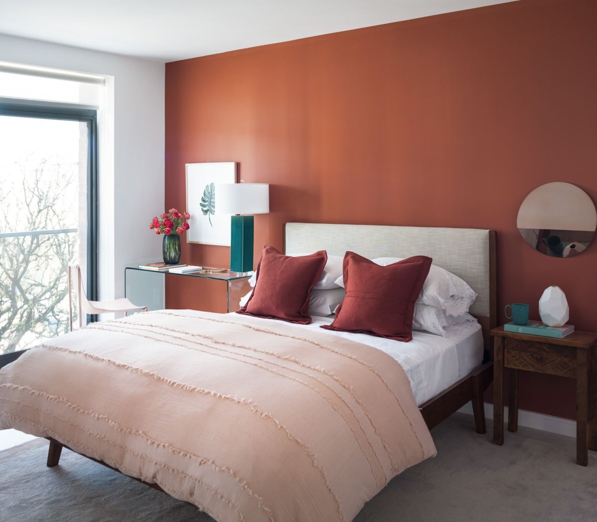 Спальня в терракотовых тонах