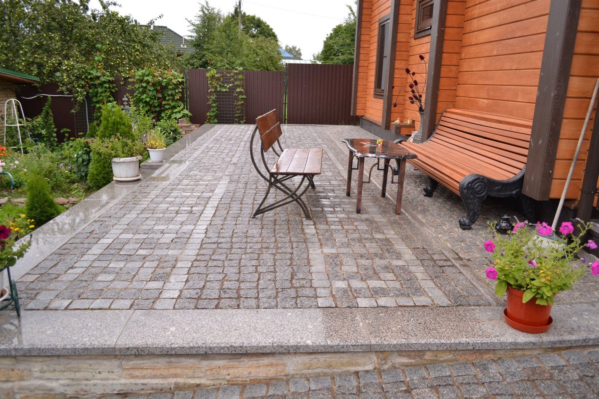 Тротуарная плитка во дворе