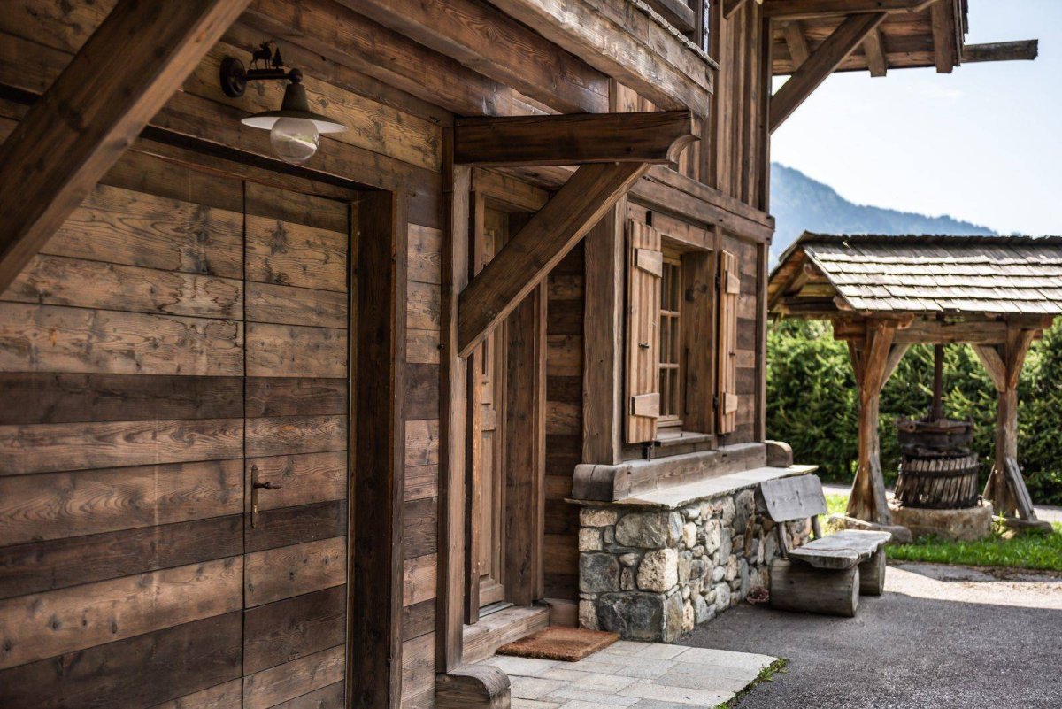 Интерьер одноэтажного дома в лесу