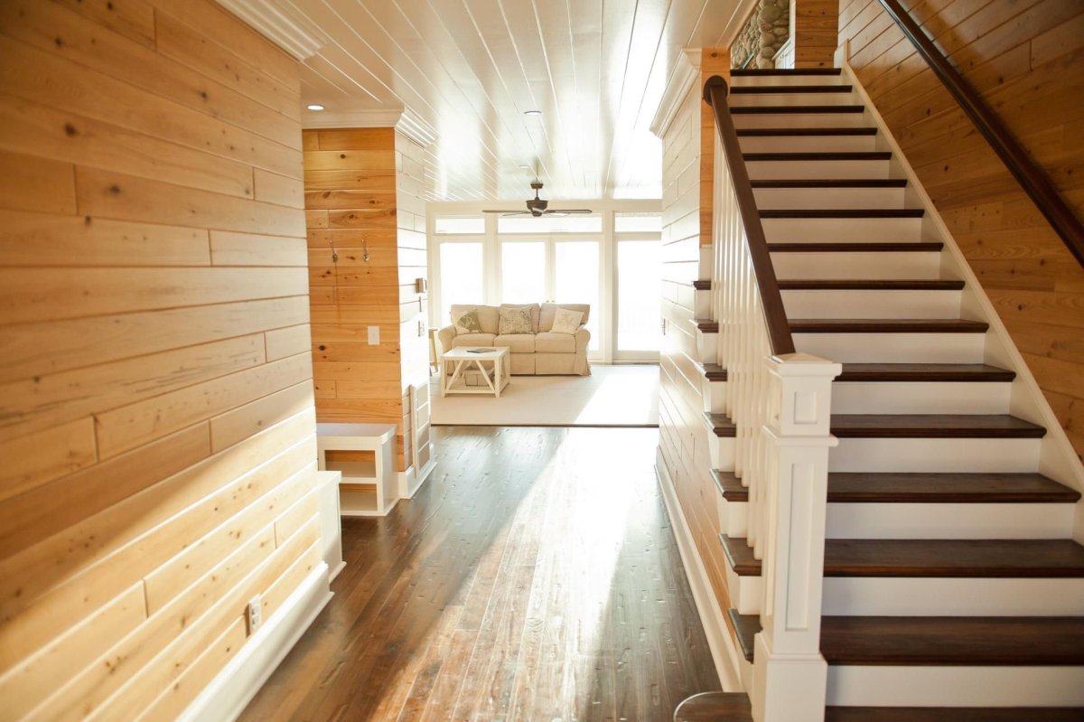 Интерьер деревянной мансарды