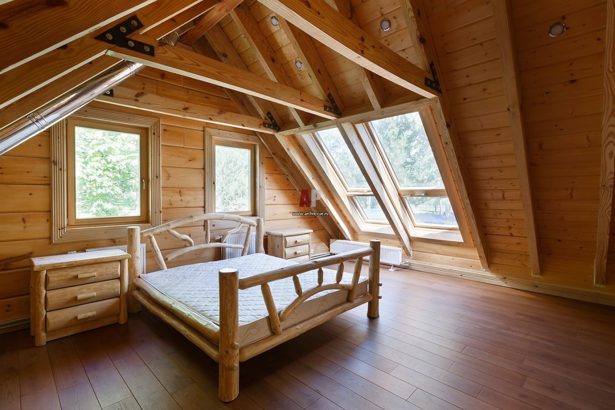 Винтовая лестница в загородном доме