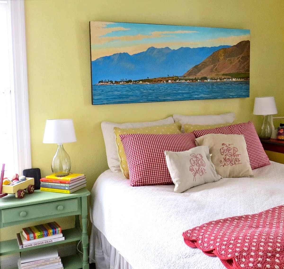 Маки в интерьере спальни