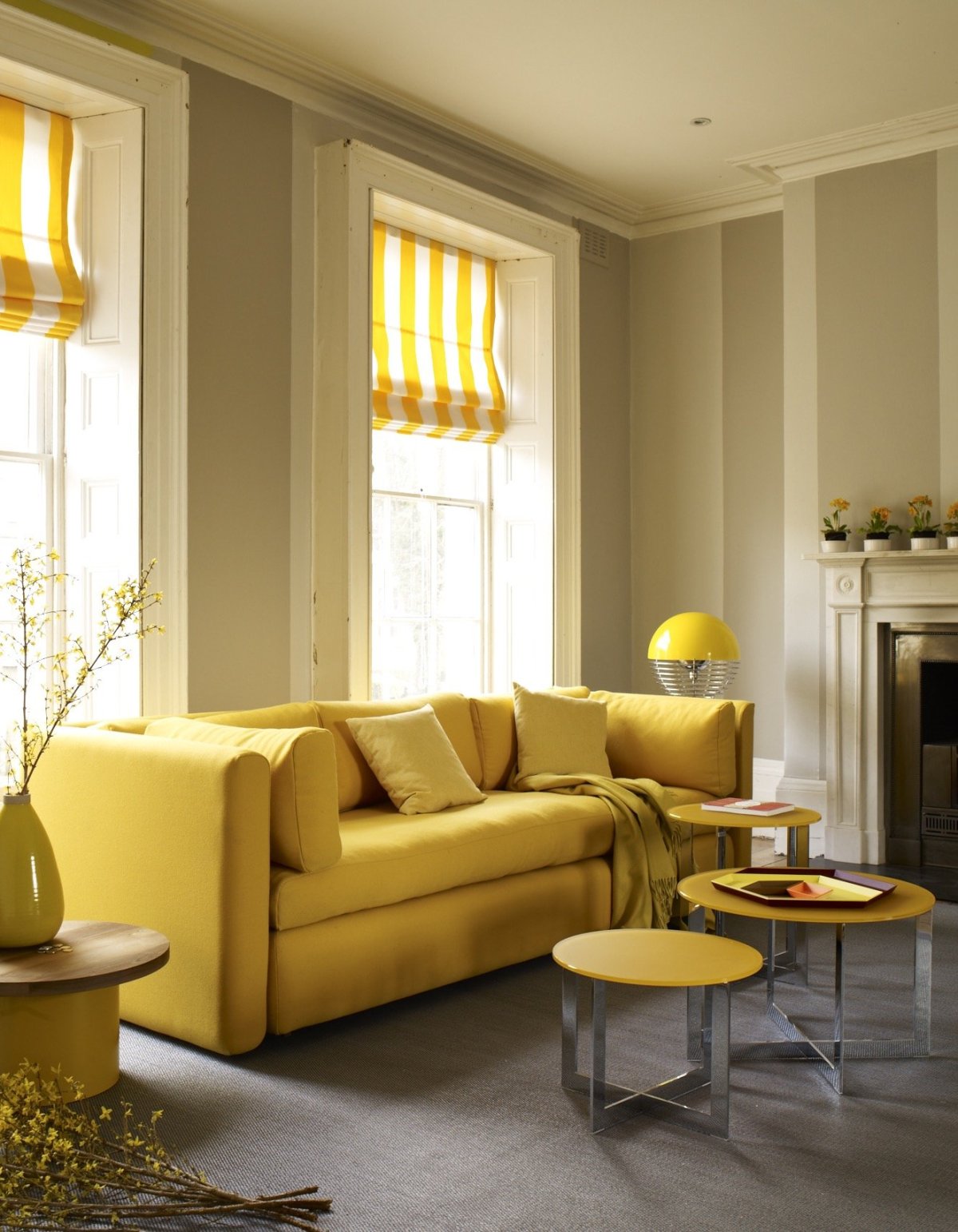 Желтые шторы в гостиной