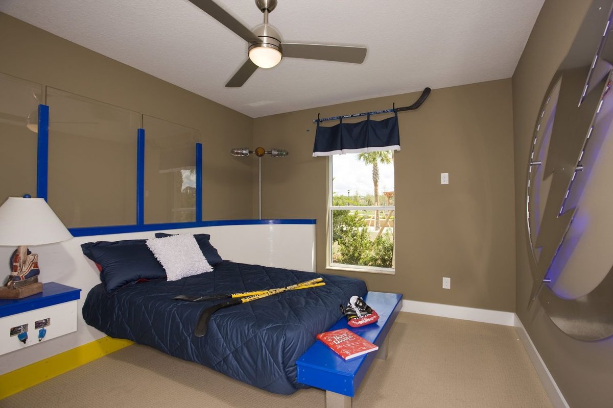 Мебель в детскую комнату в стиле хоккея