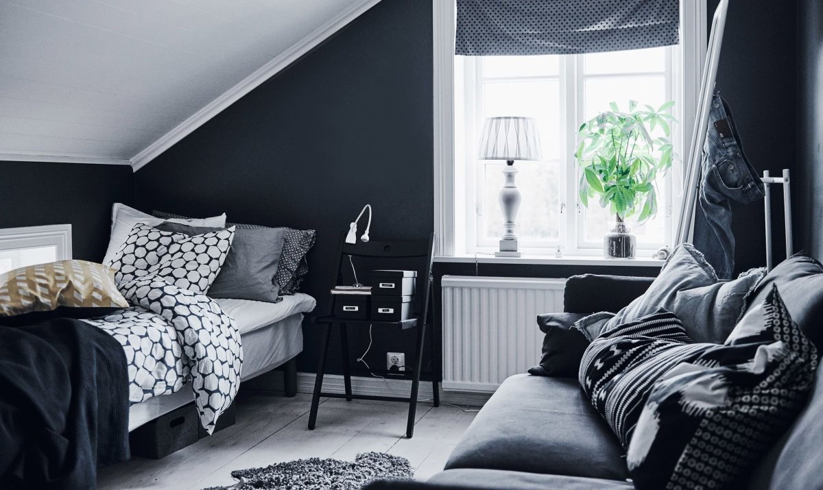 Обои с орнаментом в интерьере спальни