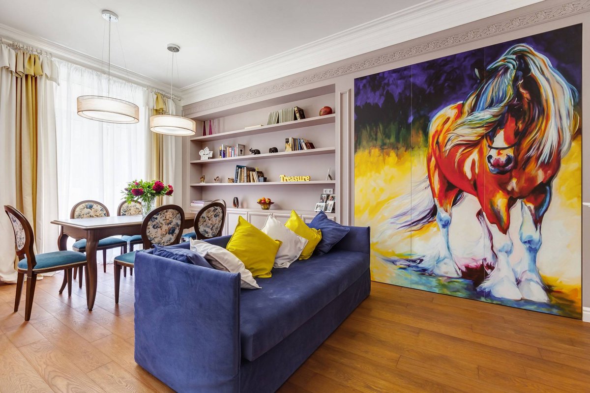 Интерьер комнаты с картиной