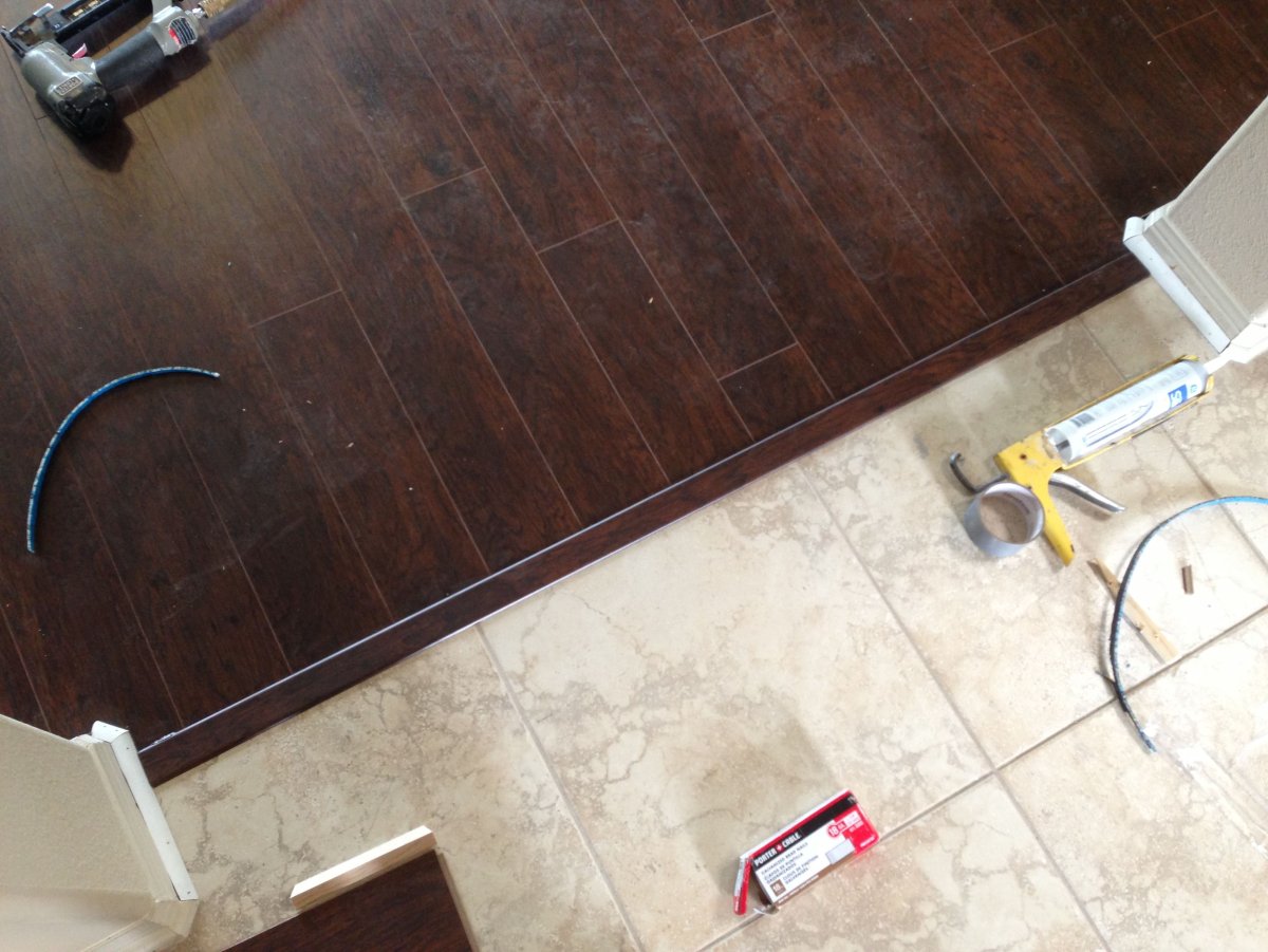 Плитка с линолеумом в коридоре