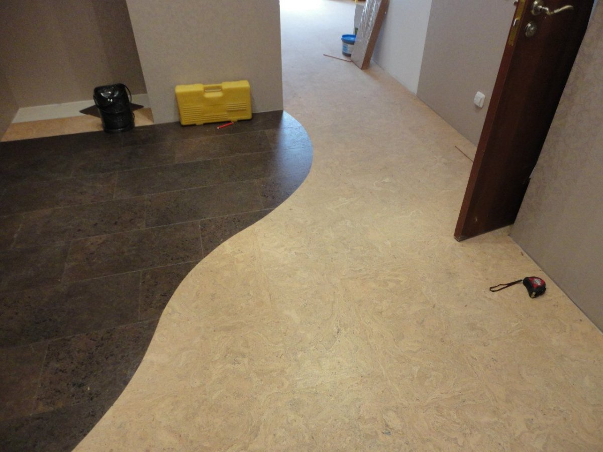 Плитка с линолеумом в коридоре
