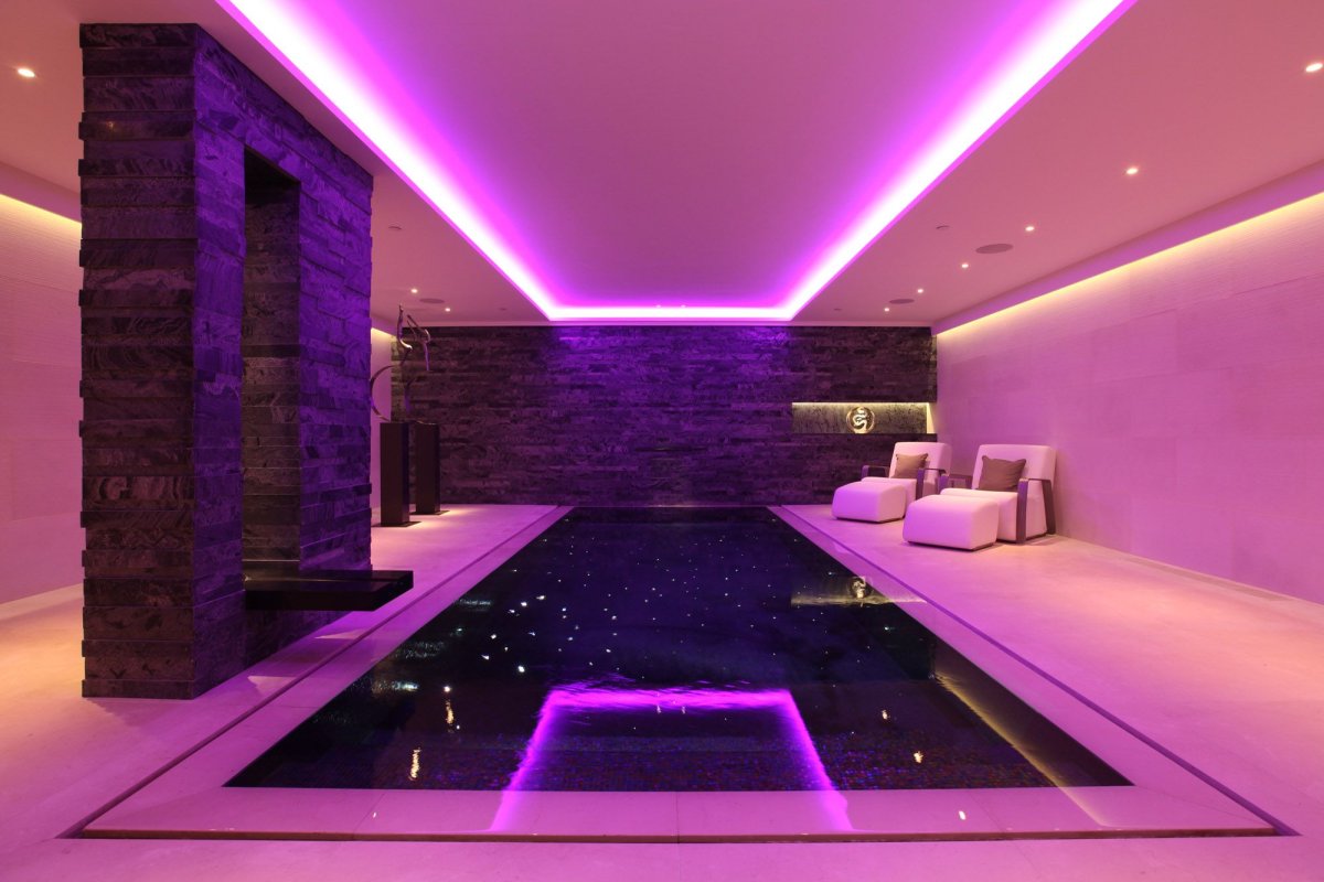 Красивая комната с подсветкой