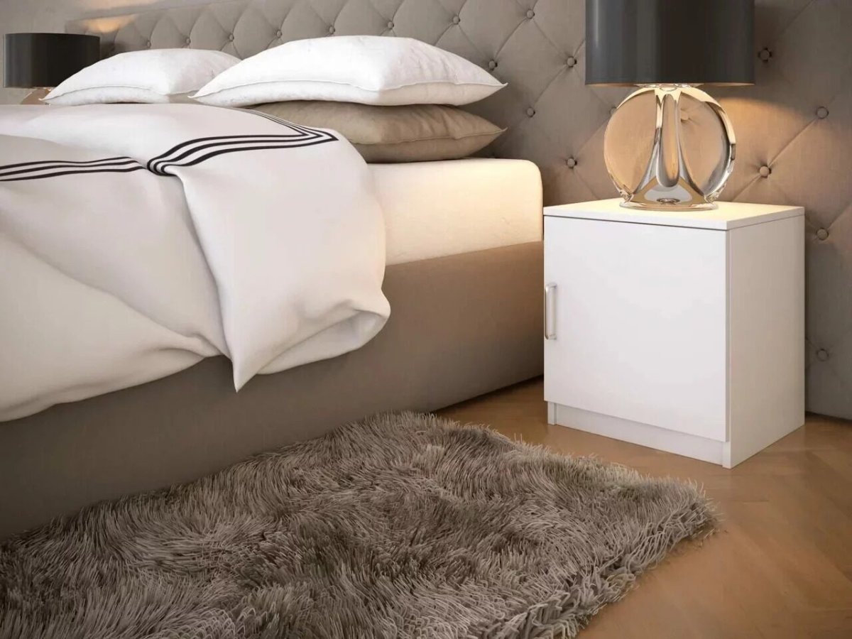 Шкафы рядом с изголовьем кровати