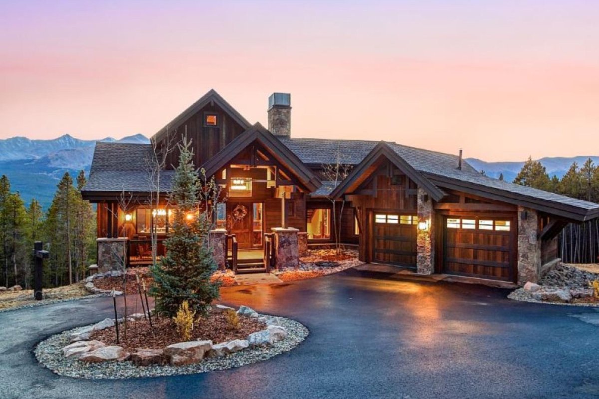 Отель в Альпах в горах