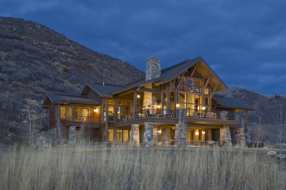 Красивый дом в горах