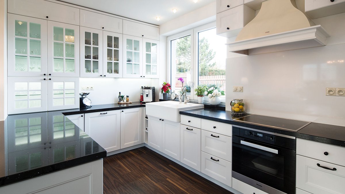 Кухня в светлых тонах