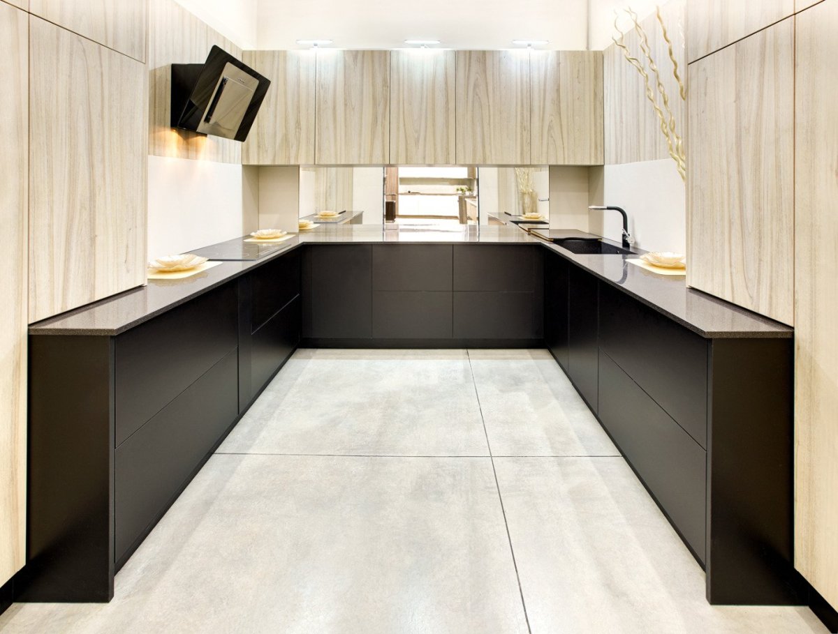 П образная кухня с холодильником