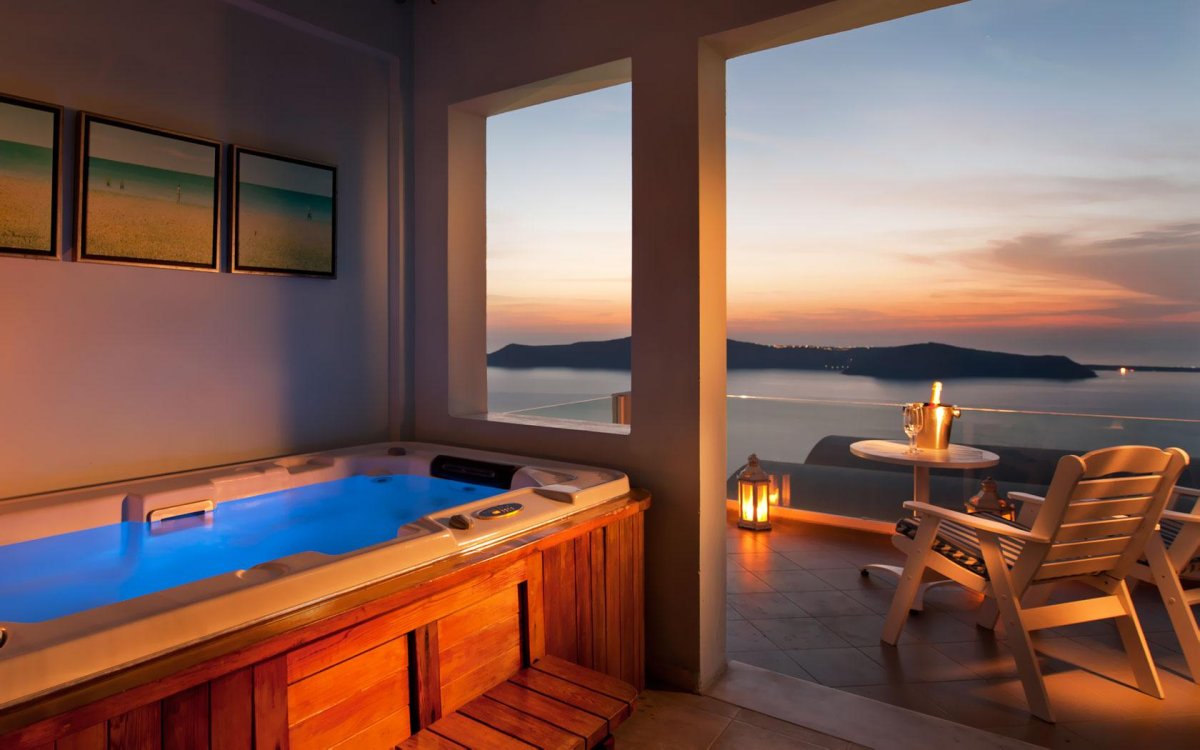 Bedroom with Jacuzzi