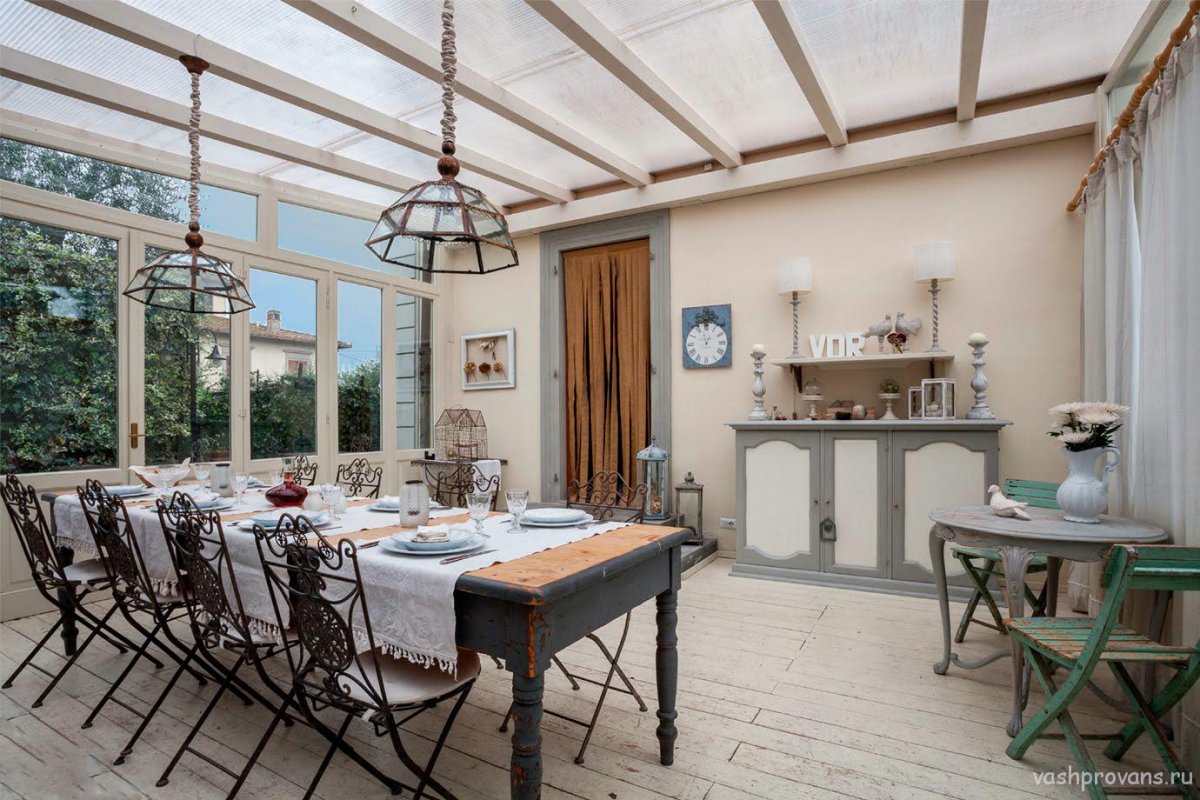 Кухня-гостиная в деревенском стиле