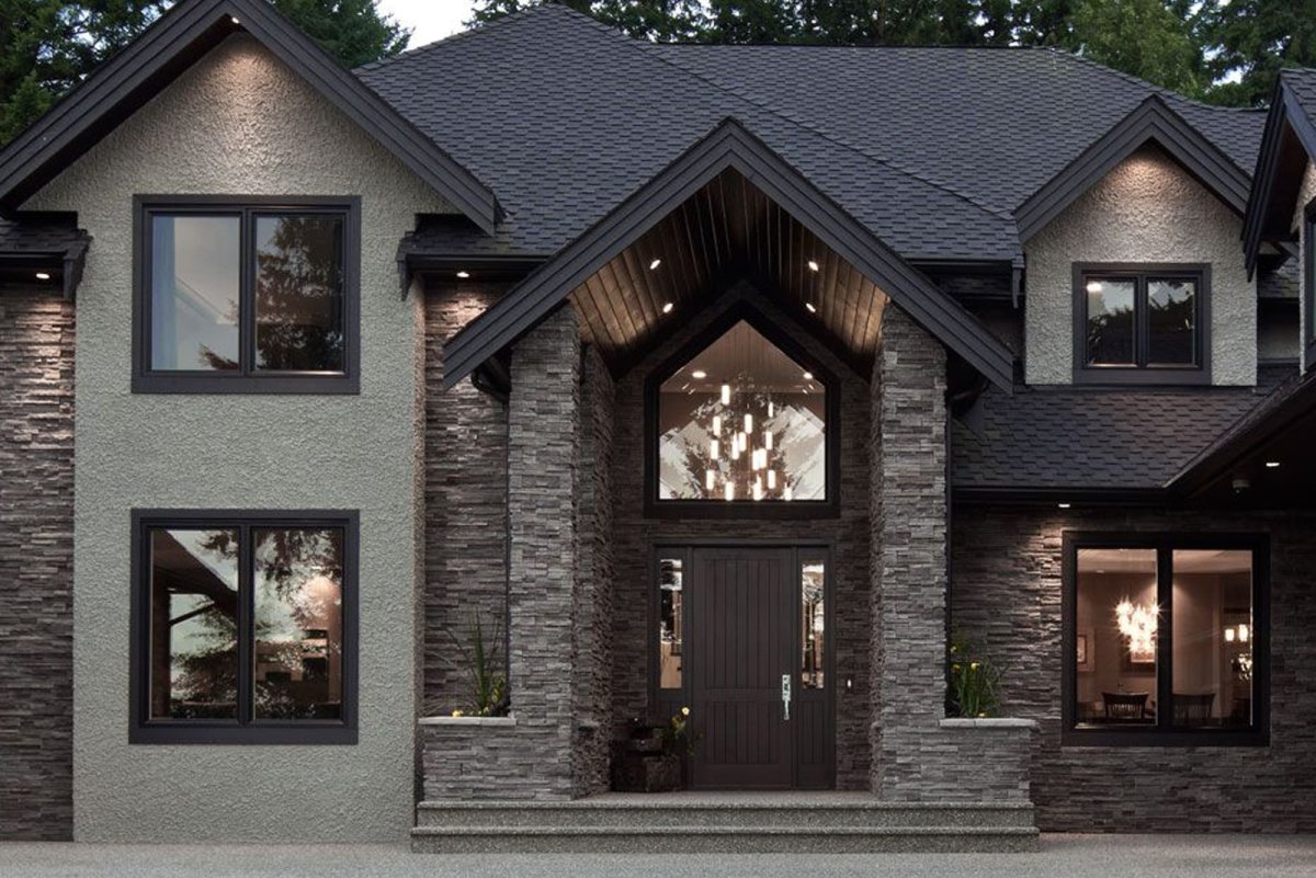 Коттедж облицованный камнем