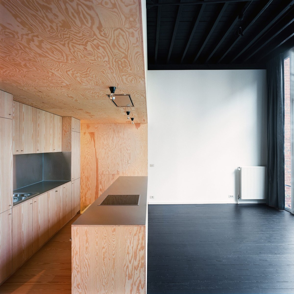 Патинированная фанера в интерьере